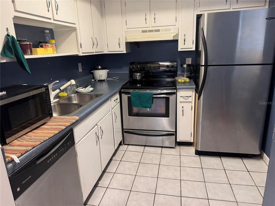 For Rent: $1,150 (1 beds, 1 baths, 678 Square Feet)