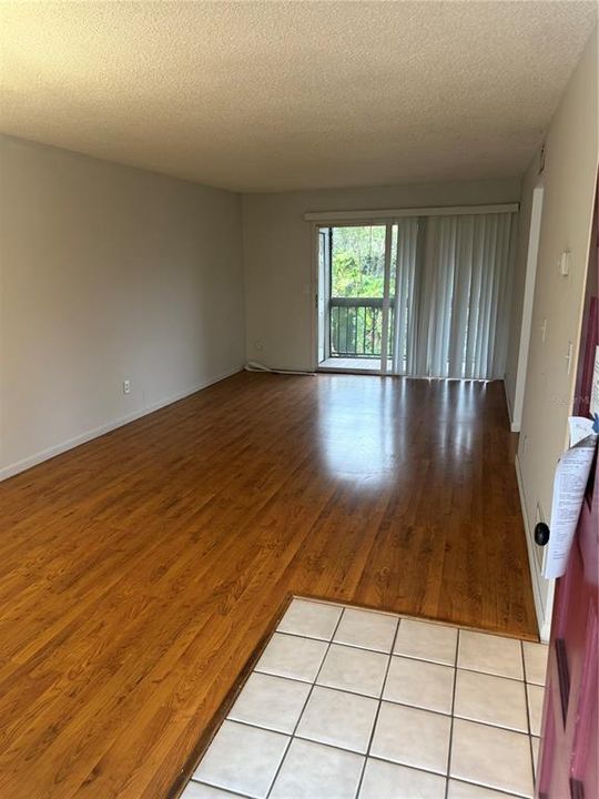 For Rent: $1,150 (1 beds, 1 baths, 678 Square Feet)