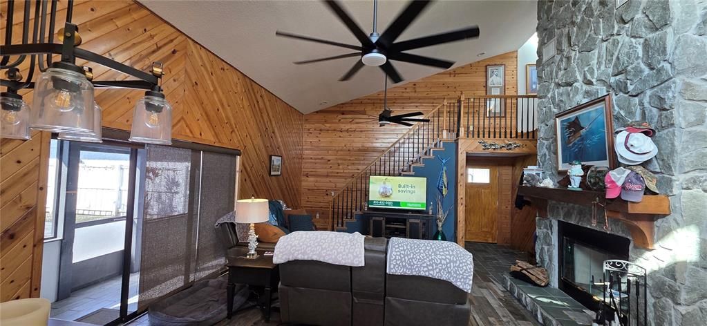 For Sale: $627,500 (3 beds, 2 baths, 1792 Square Feet)