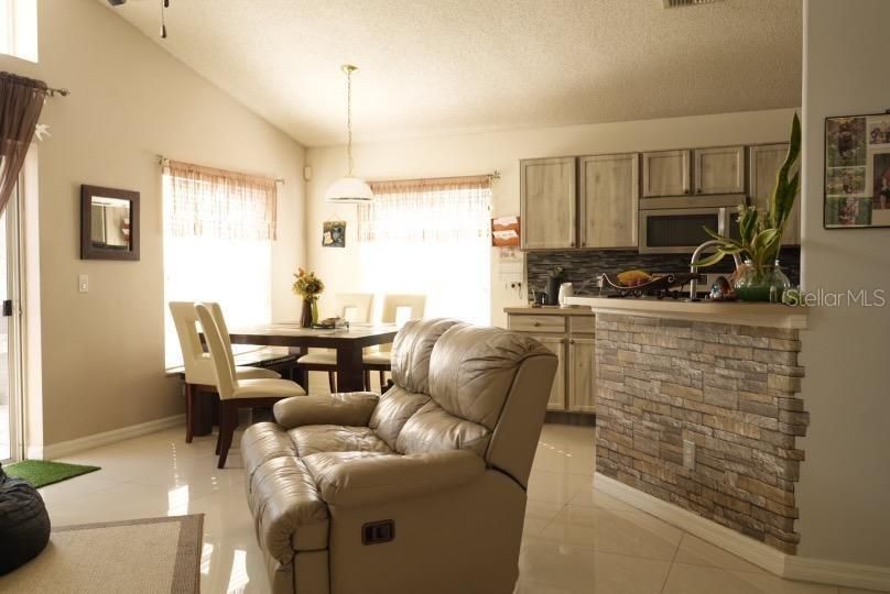 待售: $445,900 (3 贝兹, 2 浴室, 1867 平方英尺)