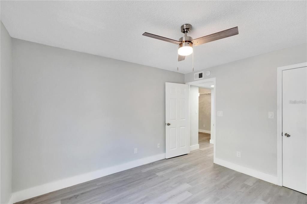 出租: $1,750 (2 贝兹, 2 浴室, 918 平方英尺)