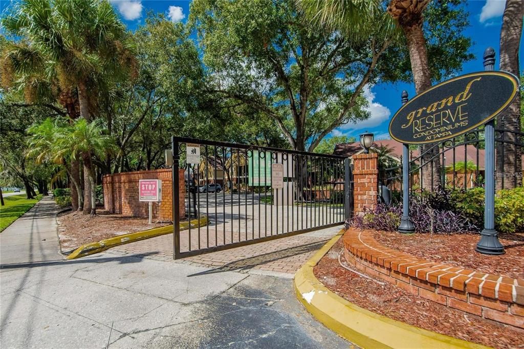 出租: $1,750 (2 贝兹, 2 浴室, 918 平方英尺)