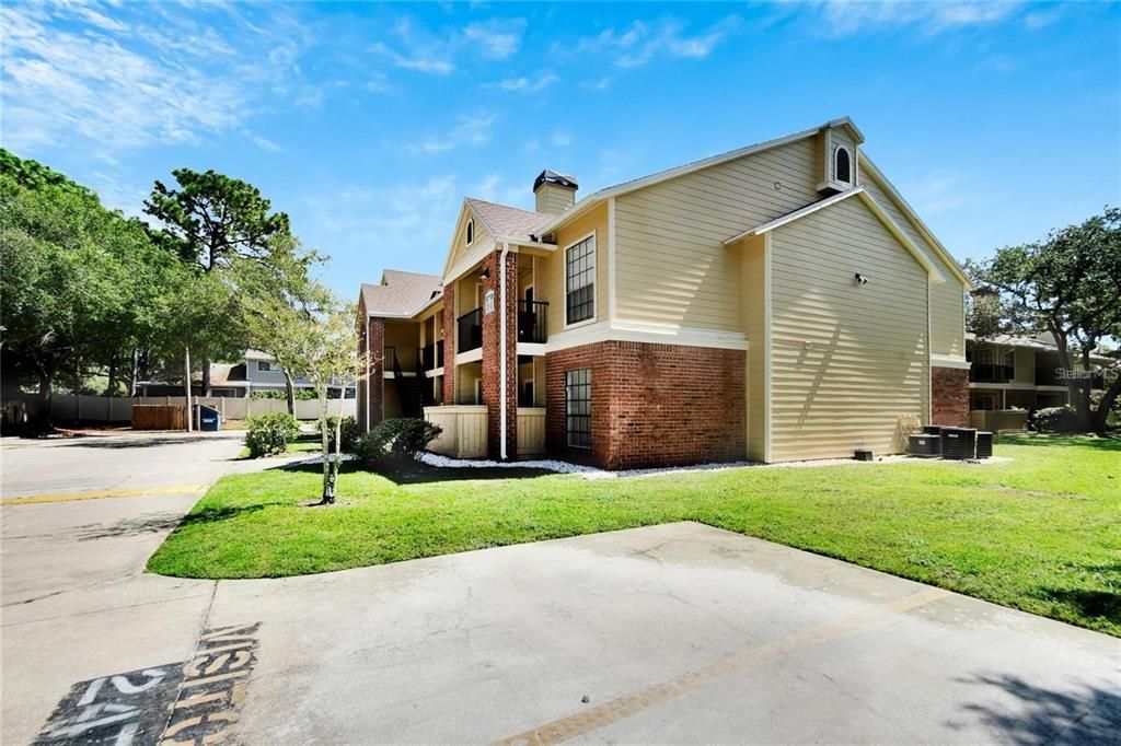 出租: $1,750 (2 贝兹, 2 浴室, 918 平方英尺)