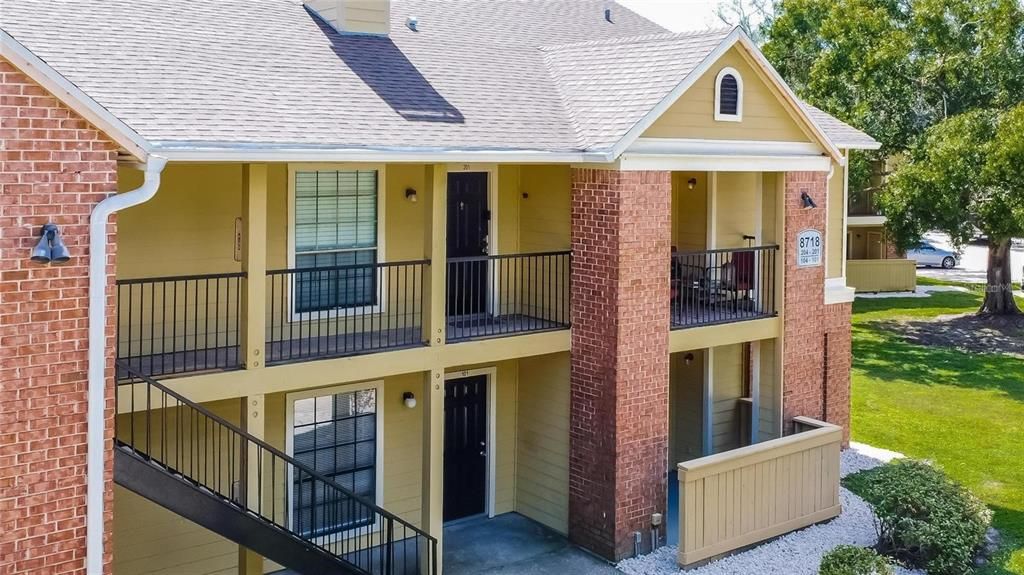 出租: $1,750 (2 贝兹, 2 浴室, 918 平方英尺)