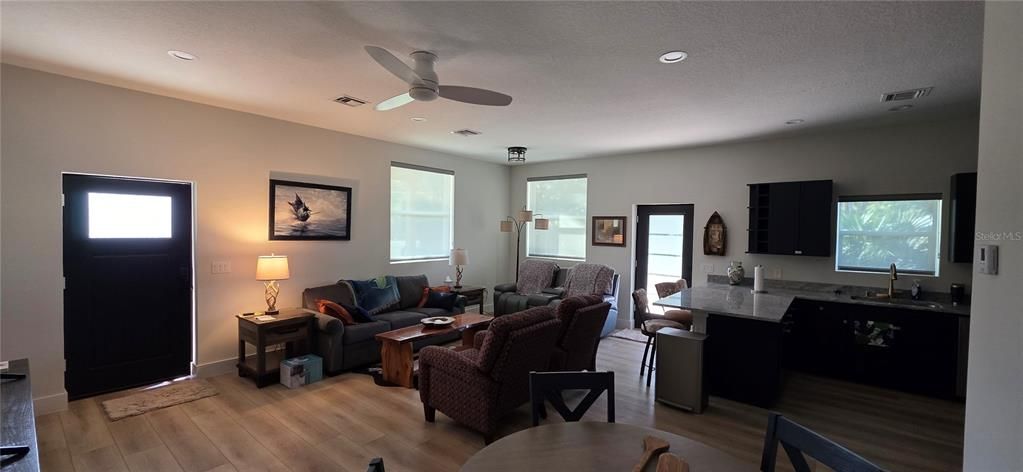 На продажу: $450,000 (2 спален, 1 ванн, 1014 Квадратных фут)