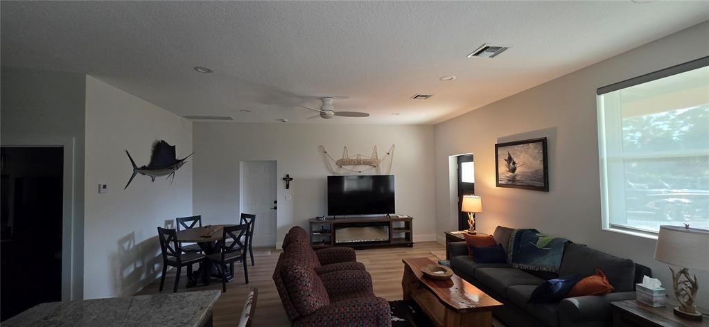 На продажу: $450,000 (2 спален, 1 ванн, 1014 Квадратных фут)