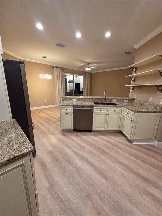 出租: $3,195 (3 贝兹, 2 浴室, 1756 平方英尺)