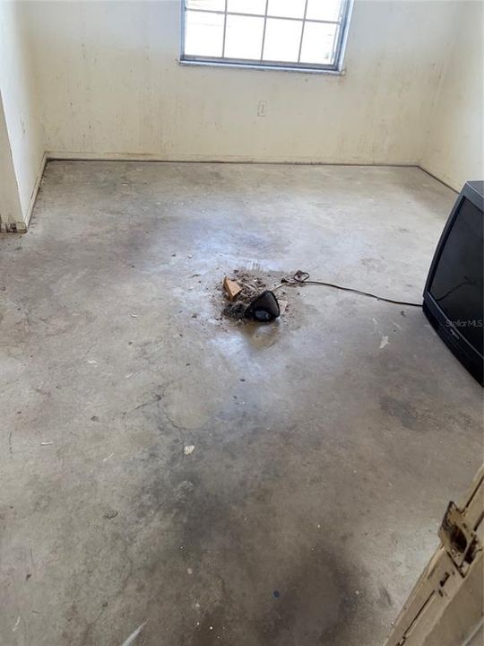 For Sale: $380,000 (6 beds, 0 baths, 2496 Square Feet)