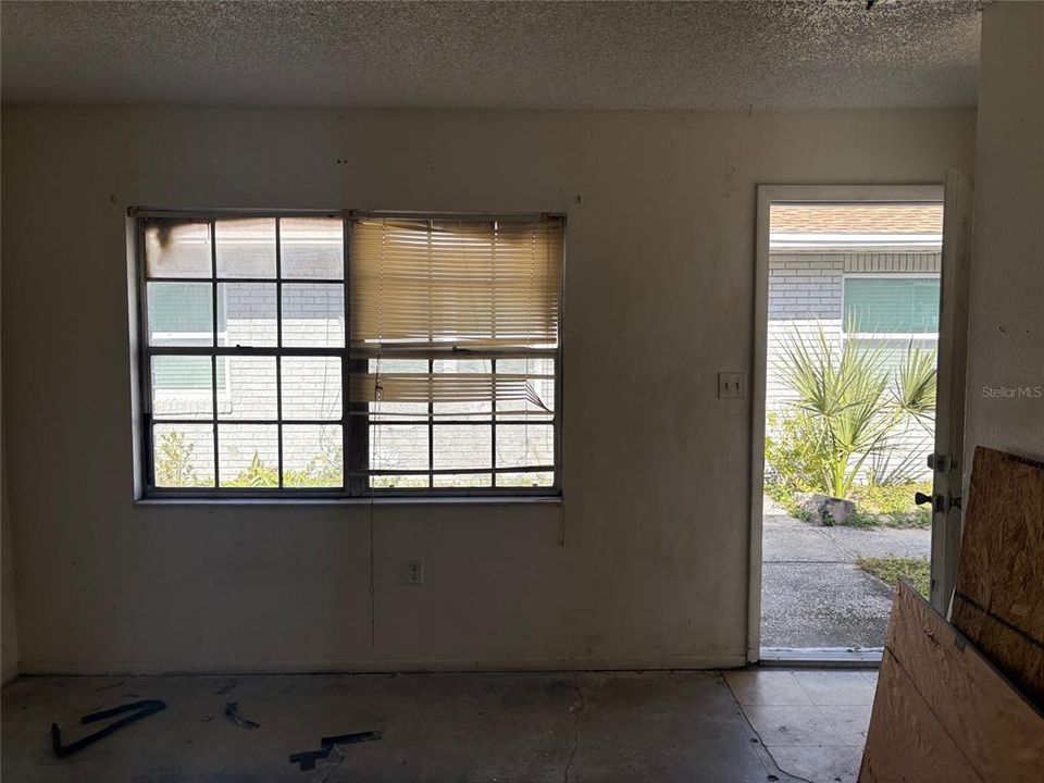 For Sale: $380,000 (6 beds, 0 baths, 2496 Square Feet)