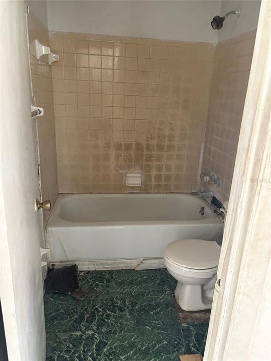 For Sale: $380,000 (6 beds, 0 baths, 2496 Square Feet)