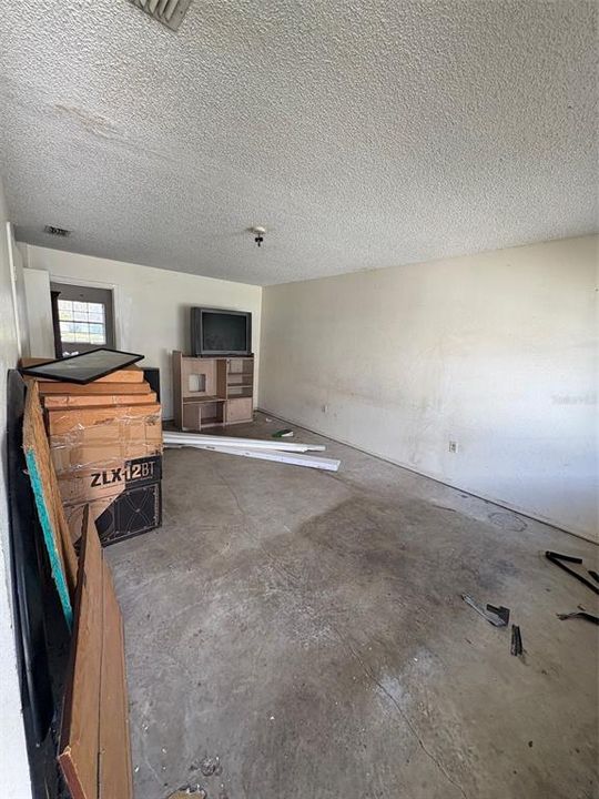 For Sale: $380,000 (6 beds, 0 baths, 2496 Square Feet)