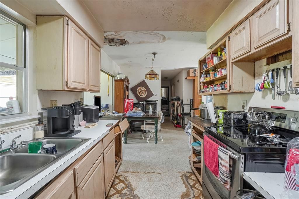 En Venta: $215,000 (4 camas, 2 baños, 1540 Pies cuadrados)