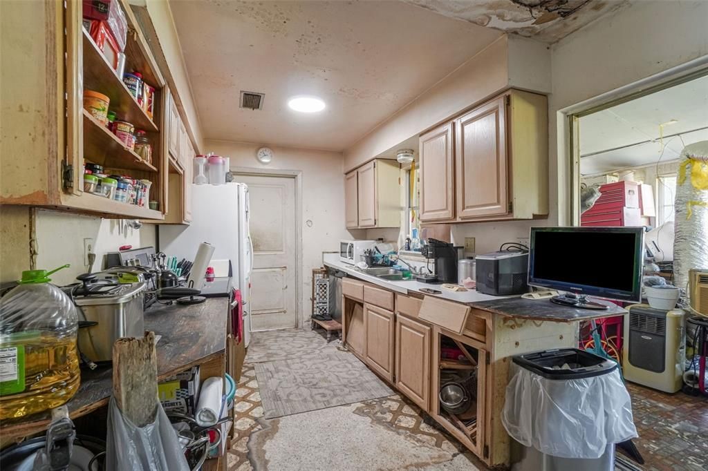 En Venta: $215,000 (4 camas, 2 baños, 1540 Pies cuadrados)