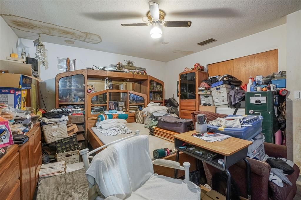 En Venta: $215,000 (4 camas, 2 baños, 1540 Pies cuadrados)