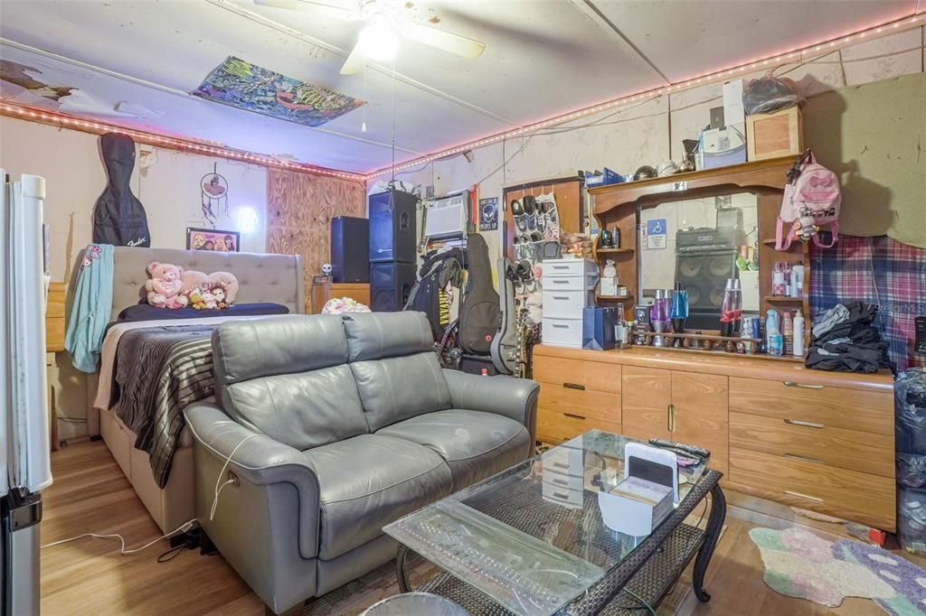 En Venta: $215,000 (4 camas, 2 baños, 1540 Pies cuadrados)