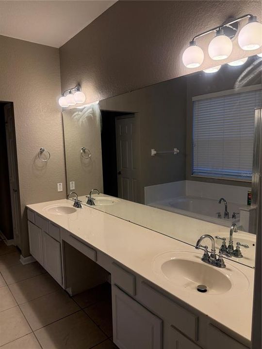 En Renta: $3,150 (5 camas, 3 baños, 2712 Pies cuadrados)