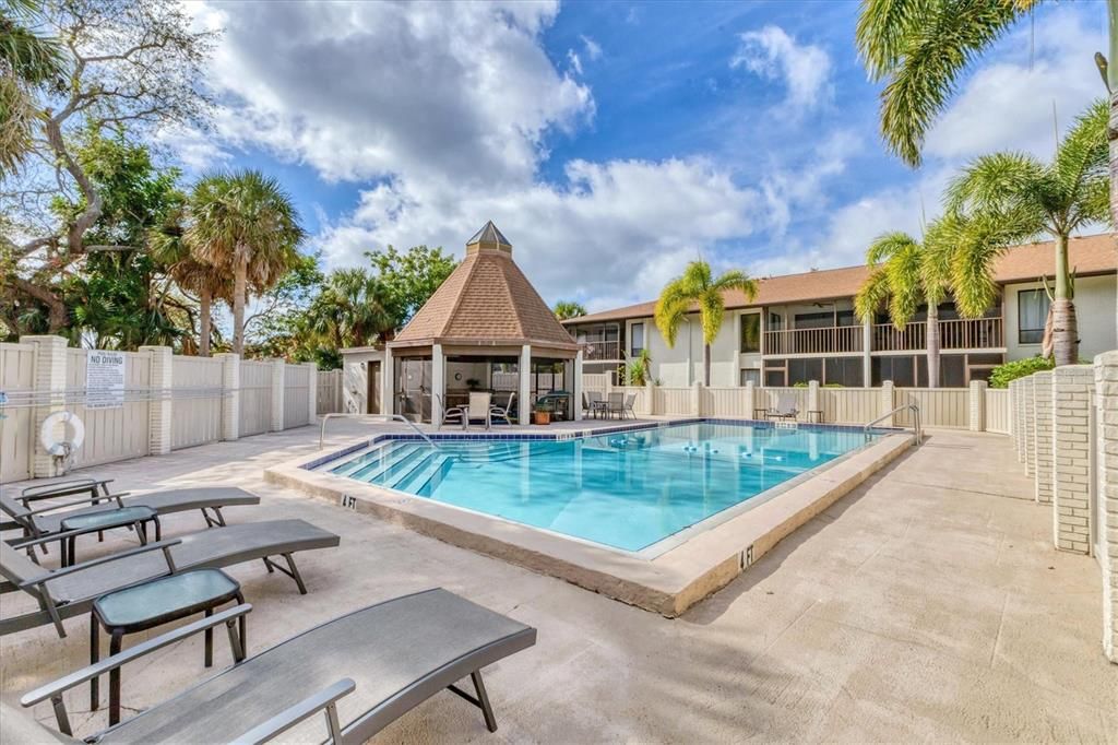 For Sale: $229,888 (2 beds, 2 baths, 1065 Square Feet)