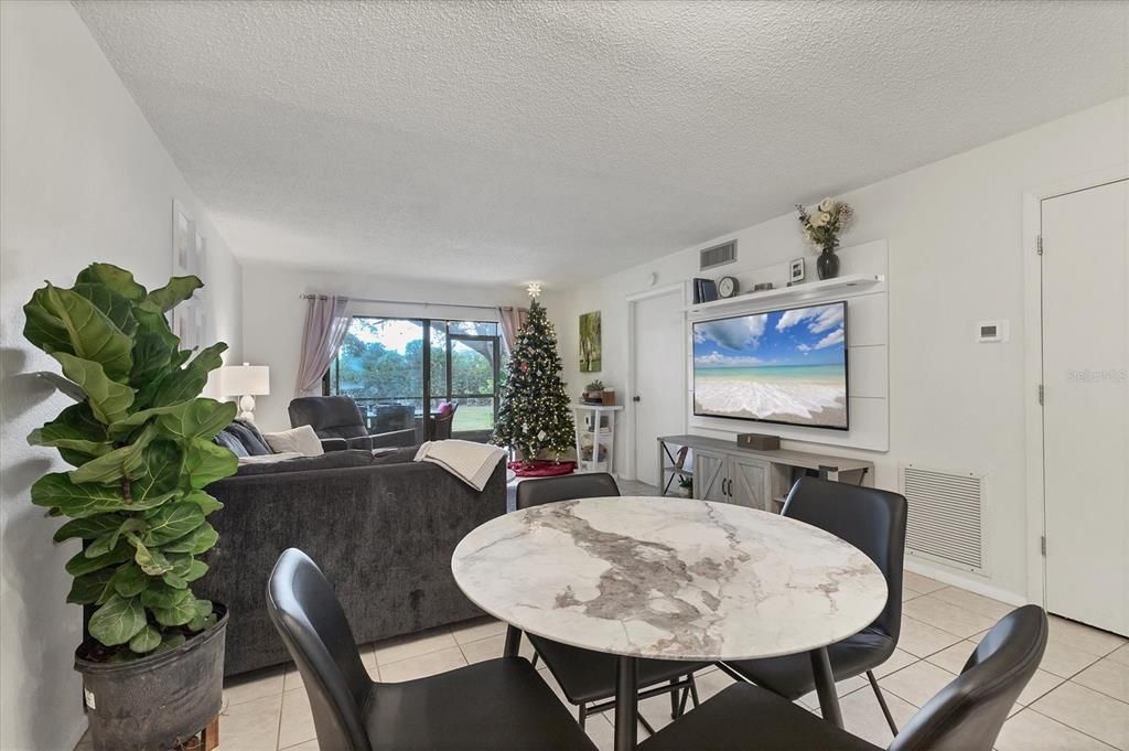 For Sale: $229,888 (2 beds, 2 baths, 1065 Square Feet)