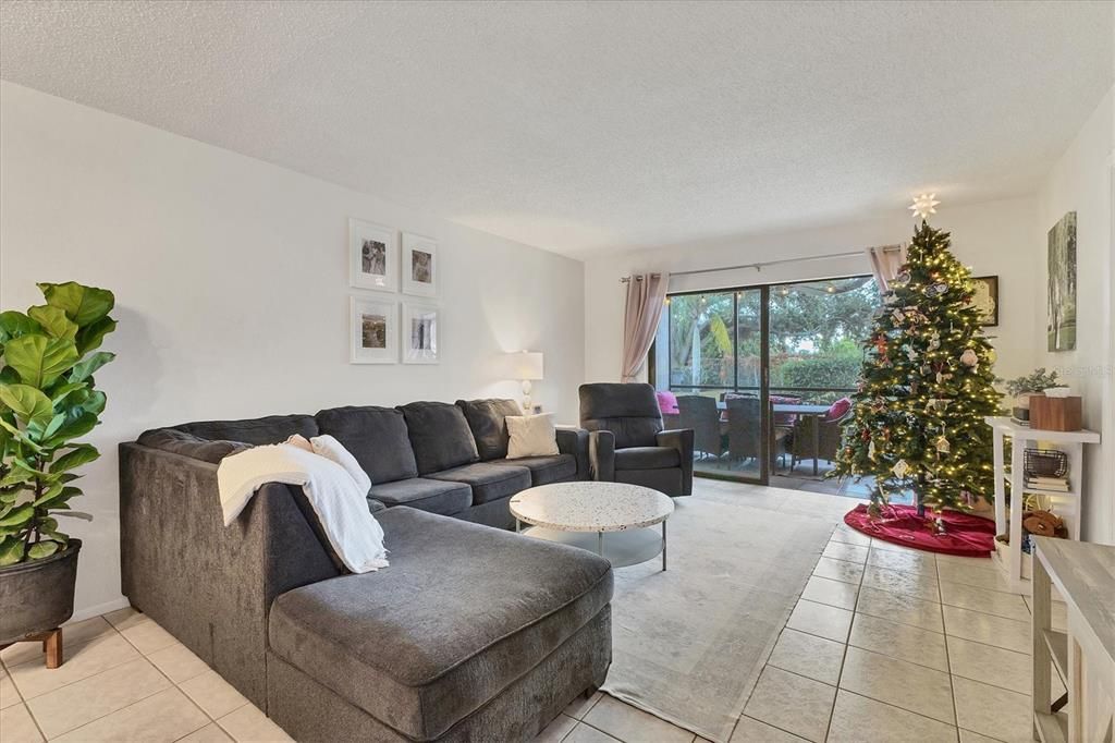 For Sale: $229,888 (2 beds, 2 baths, 1065 Square Feet)