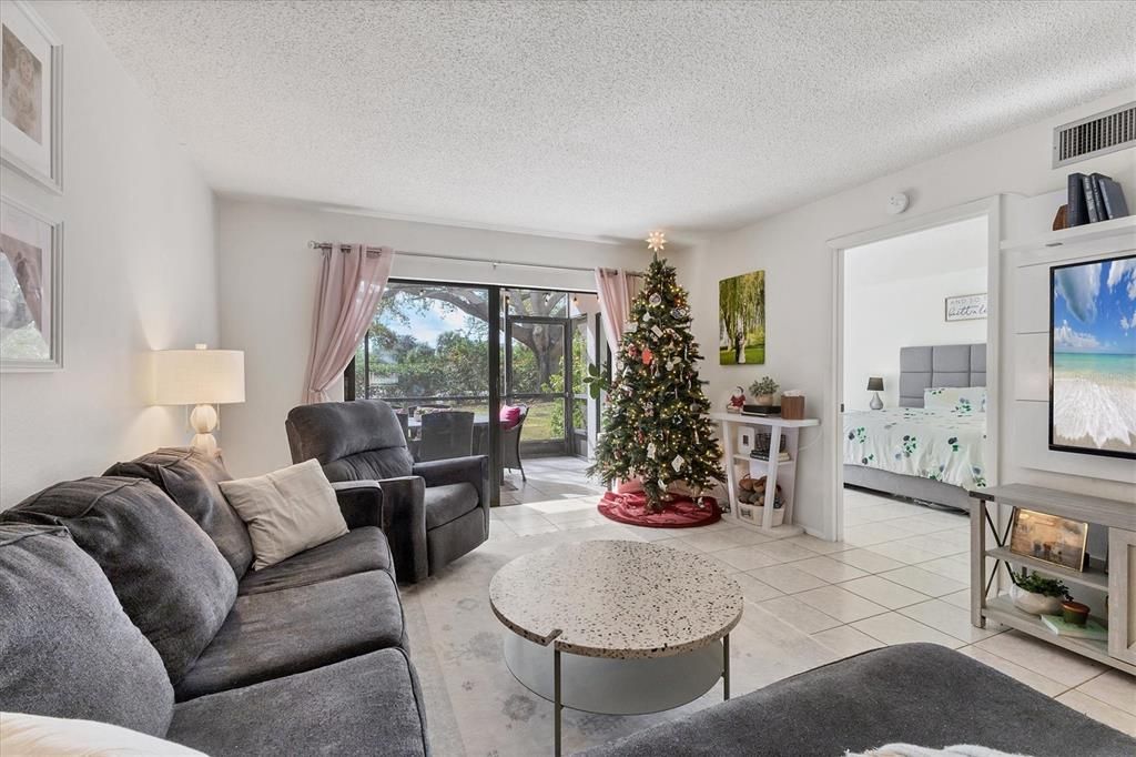 For Sale: $229,888 (2 beds, 2 baths, 1065 Square Feet)