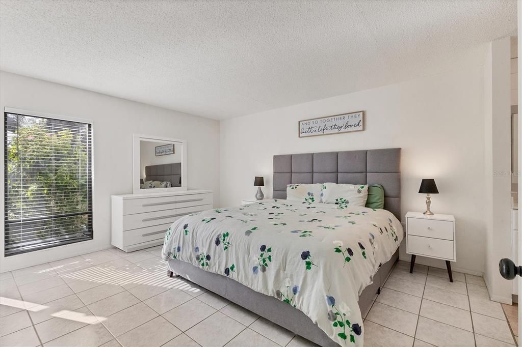 For Sale: $229,888 (2 beds, 2 baths, 1065 Square Feet)