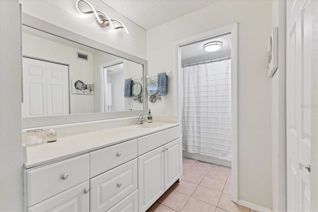 For Sale: $229,888 (2 beds, 2 baths, 1065 Square Feet)