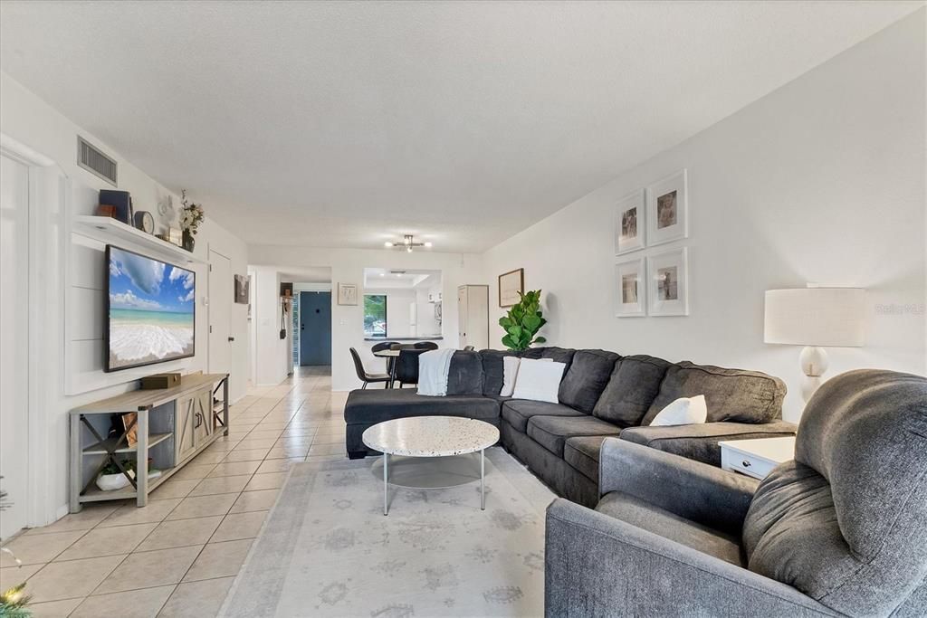 For Sale: $229,888 (2 beds, 2 baths, 1065 Square Feet)