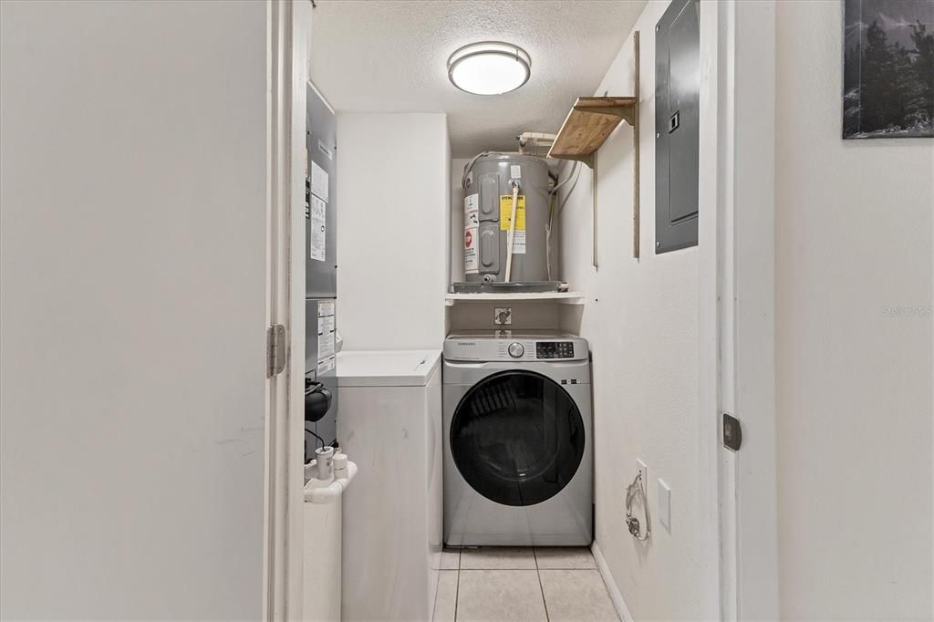 For Sale: $229,888 (2 beds, 2 baths, 1065 Square Feet)