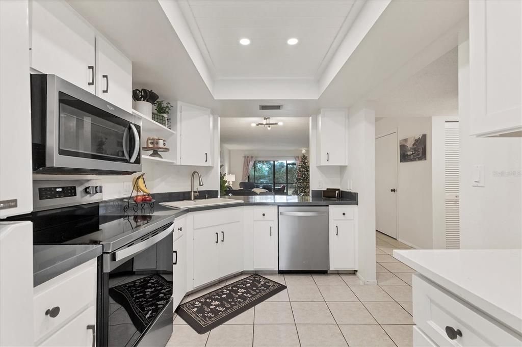 For Sale: $229,888 (2 beds, 2 baths, 1065 Square Feet)