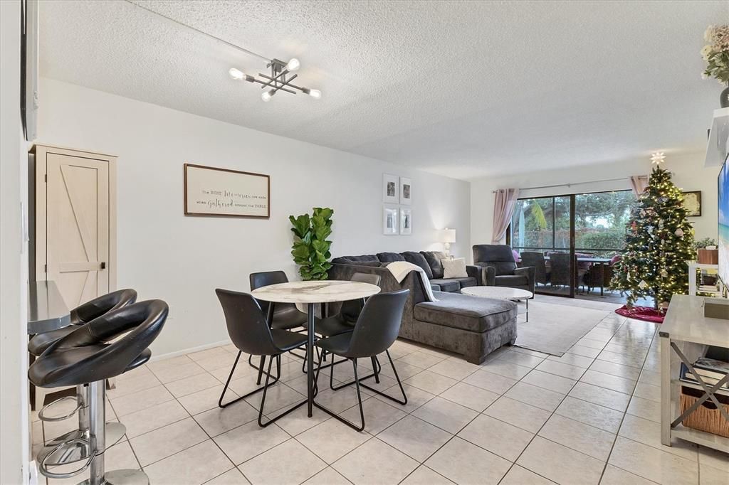 For Sale: $229,888 (2 beds, 2 baths, 1065 Square Feet)