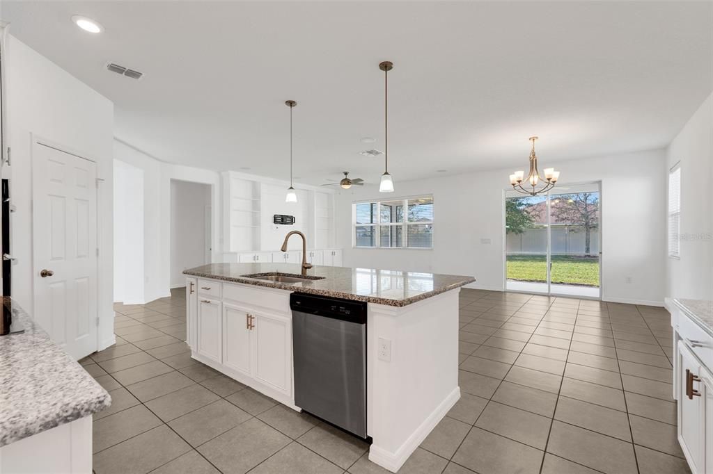 На продажу: $800,000 (5 спален, 4 ванн, 3598 Квадратных фут)