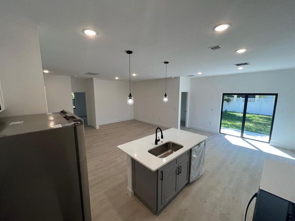 В аренду: $2,200 (3 спален, 2 ванн, 1642 Квадратных фут)