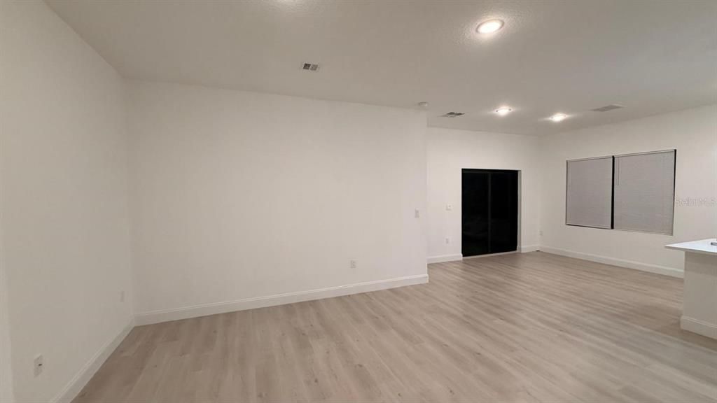 В аренду: $2,200 (3 спален, 2 ванн, 1642 Квадратных фут)