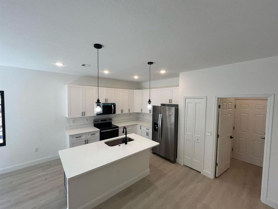 В аренду: $2,200 (3 спален, 2 ванн, 1642 Квадратных фут)