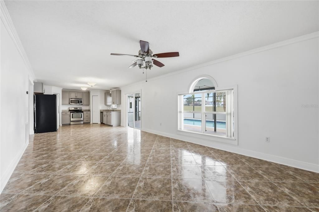 На продажу: $409,900 (5 спален, 2 ванн, 2860 Квадратных фут)