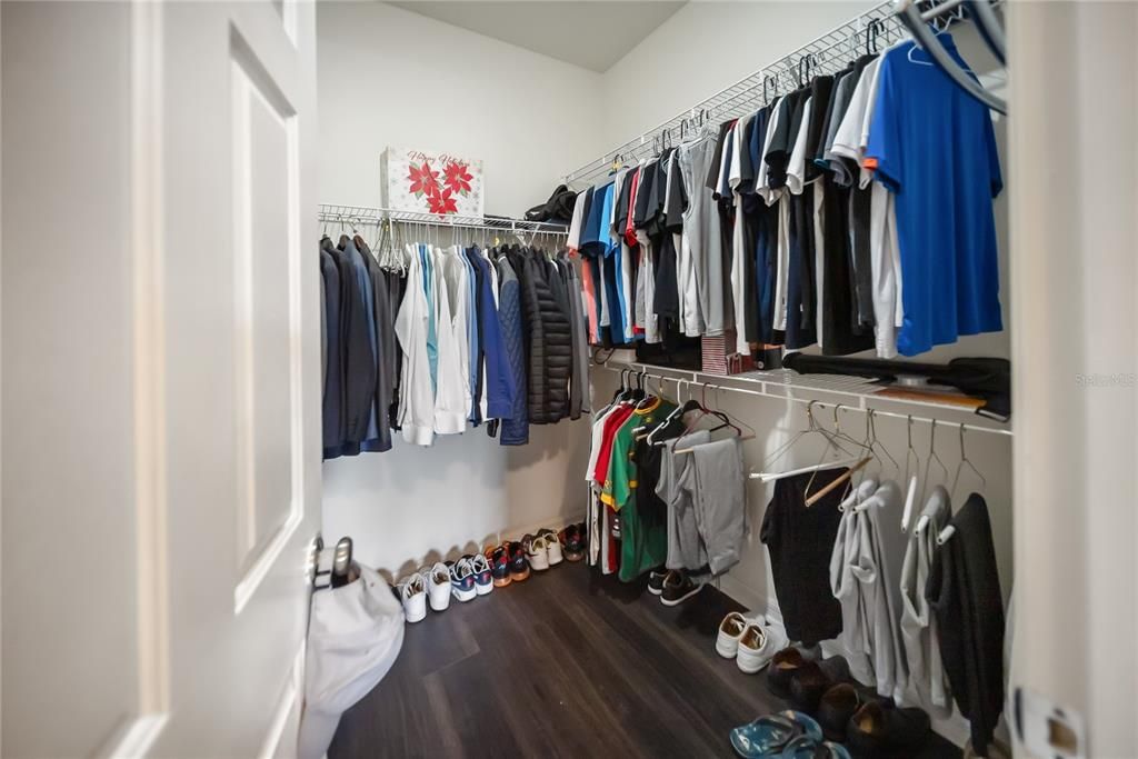 For Rent: $2,000 (3 beds, 2 baths, 1417 Square Feet)