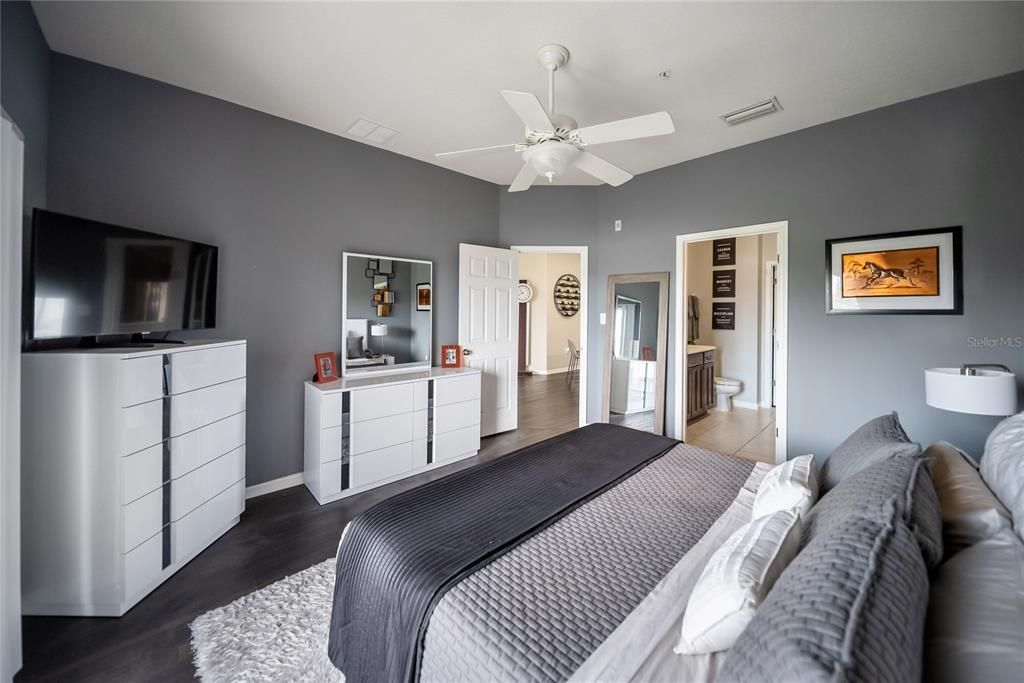 For Rent: $2,000 (3 beds, 2 baths, 1417 Square Feet)