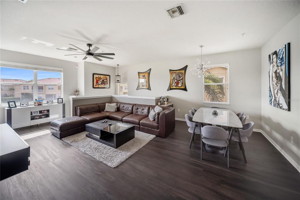 For Rent: $2,000 (3 beds, 2 baths, 1417 Square Feet)