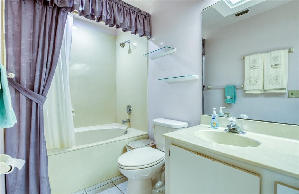 For Sale: $329,000 (2 beds, 2 baths, 1070 Square Feet)