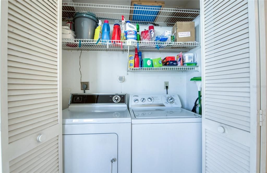 For Sale: $329,000 (2 beds, 2 baths, 1070 Square Feet)