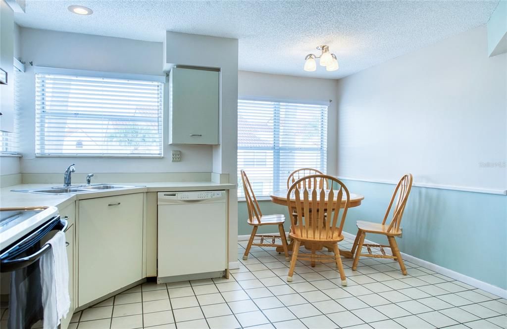 For Sale: $329,000 (2 beds, 2 baths, 1070 Square Feet)