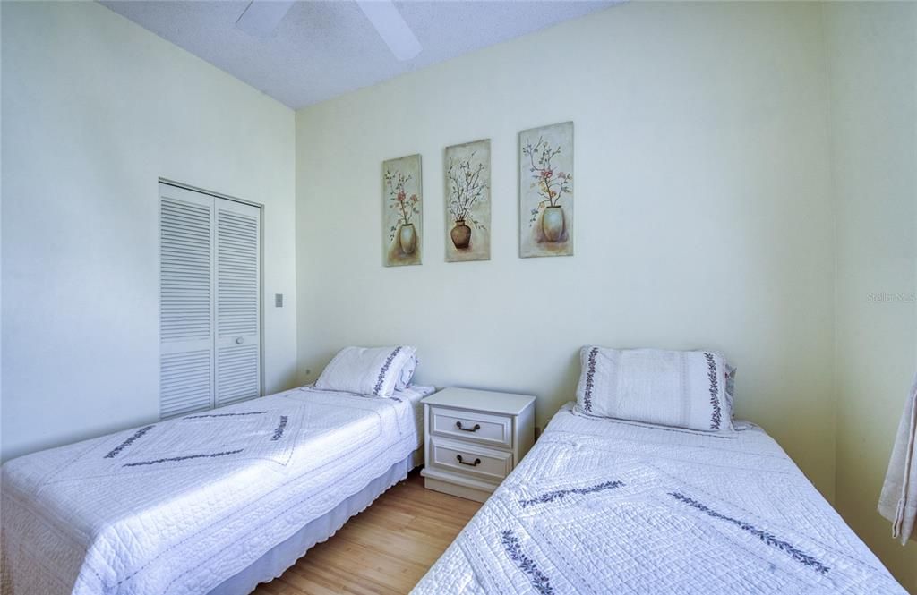 For Sale: $329,000 (2 beds, 2 baths, 1070 Square Feet)