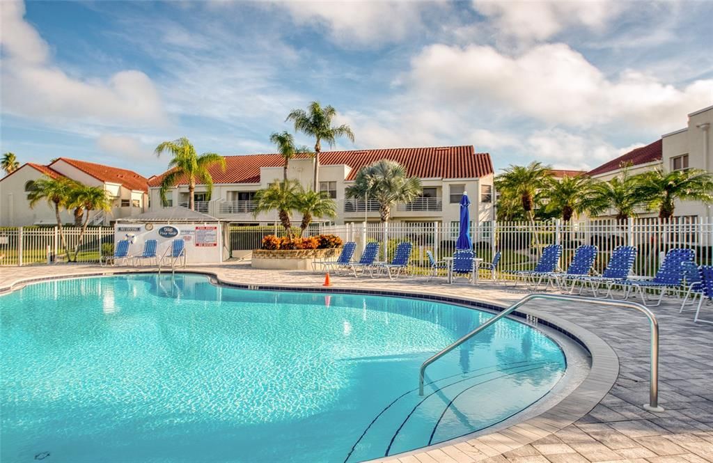 На продажу: $319,000 (2 спален, 2 ванн, 1070 Квадратных фут)