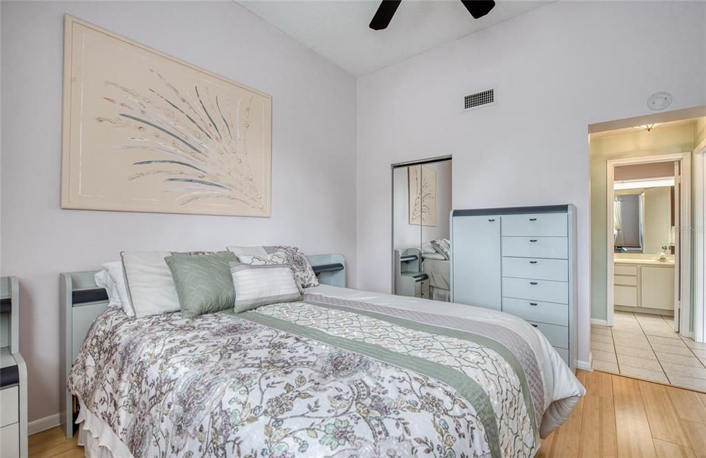 For Sale: $329,000 (2 beds, 2 baths, 1070 Square Feet)