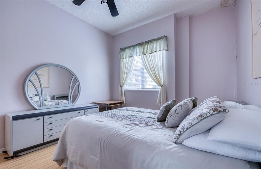 For Sale: $329,000 (2 beds, 2 baths, 1070 Square Feet)