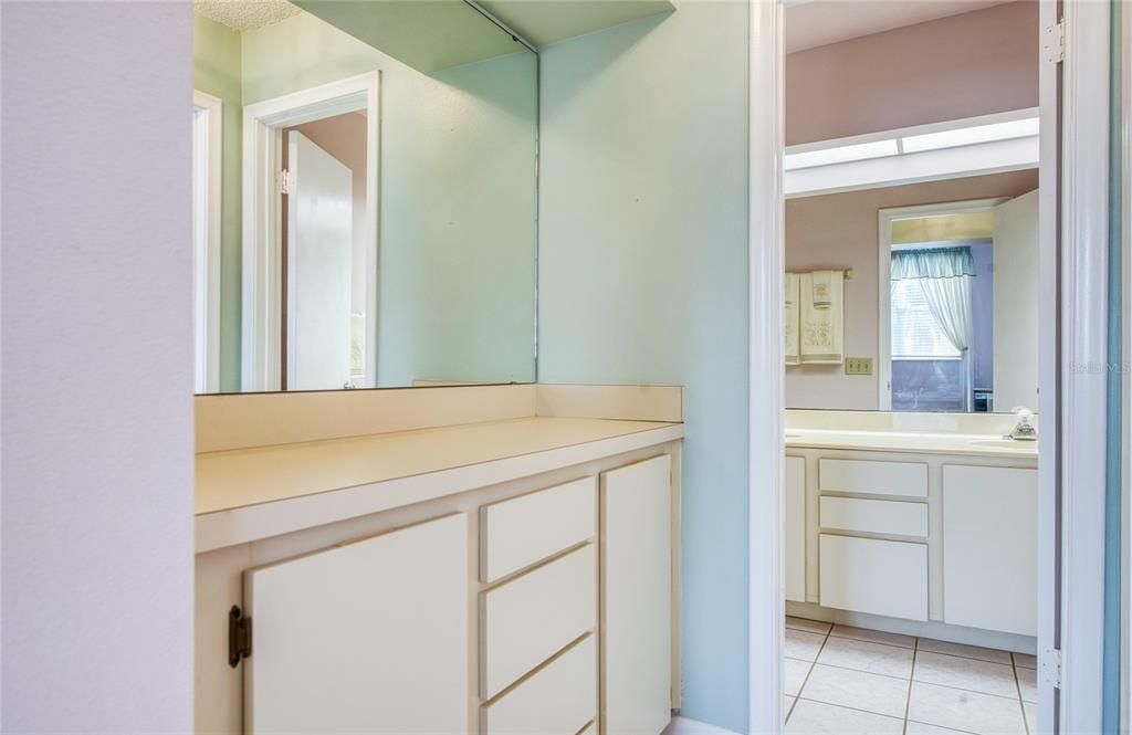 For Sale: $329,000 (2 beds, 2 baths, 1070 Square Feet)