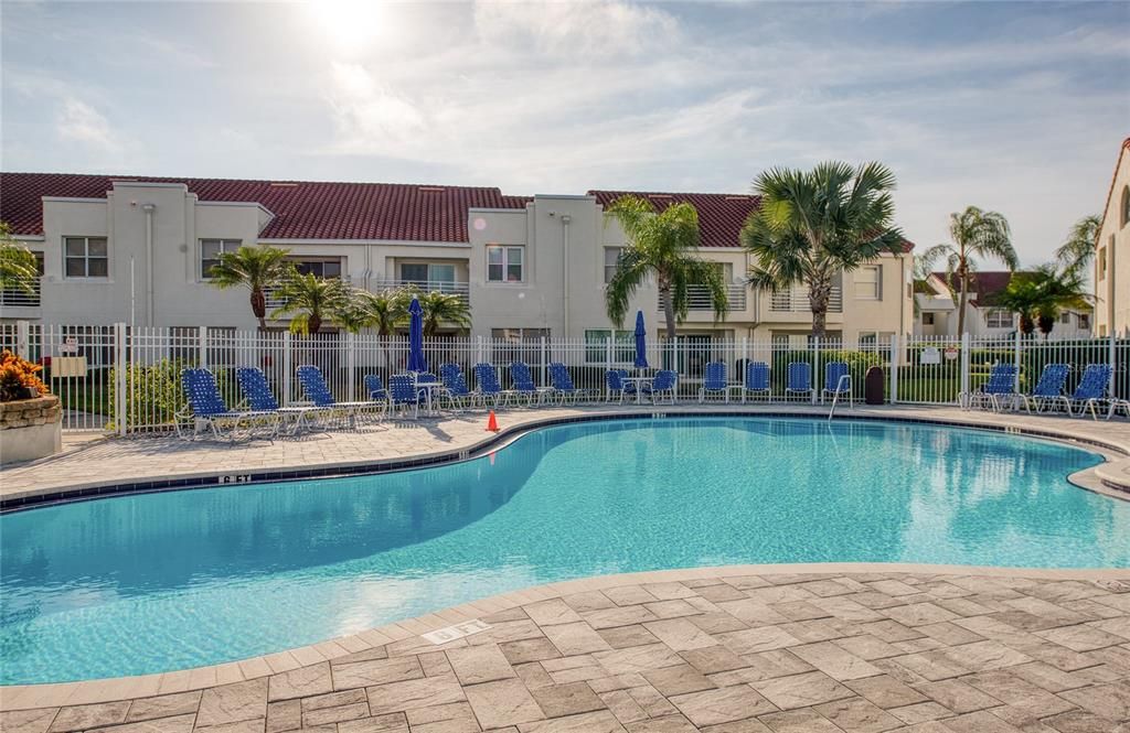 На продажу: $319,000 (2 спален, 2 ванн, 1070 Квадратных фут)