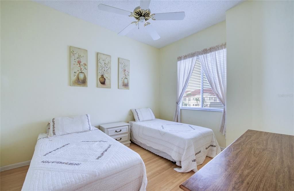 For Sale: $329,000 (2 beds, 2 baths, 1070 Square Feet)