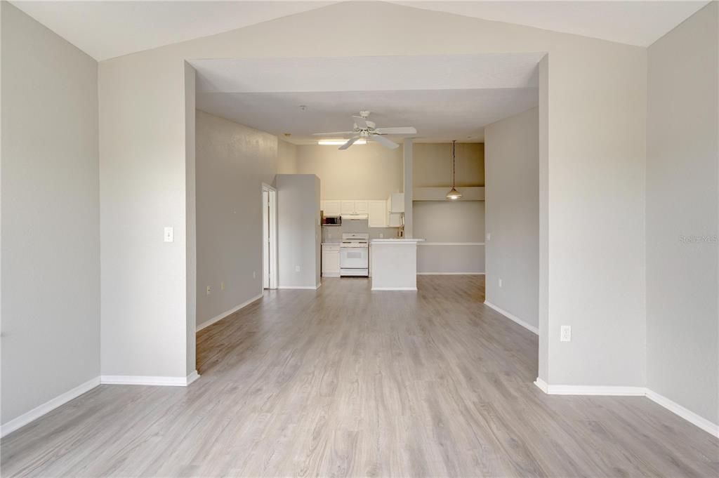 For Sale: $190,000 (2 beds, 2 baths, 1212 Square Feet)