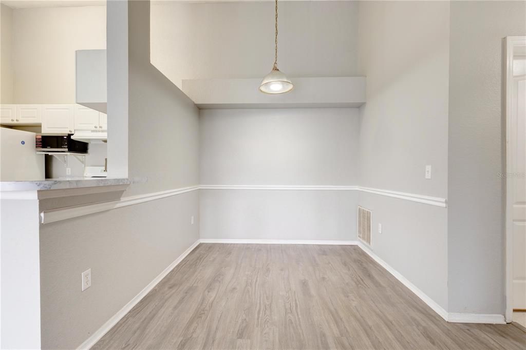 For Sale: $190,000 (2 beds, 2 baths, 1212 Square Feet)